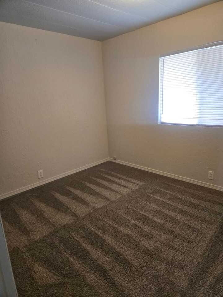 3670 S Clacton Way - Photo 4 of 7