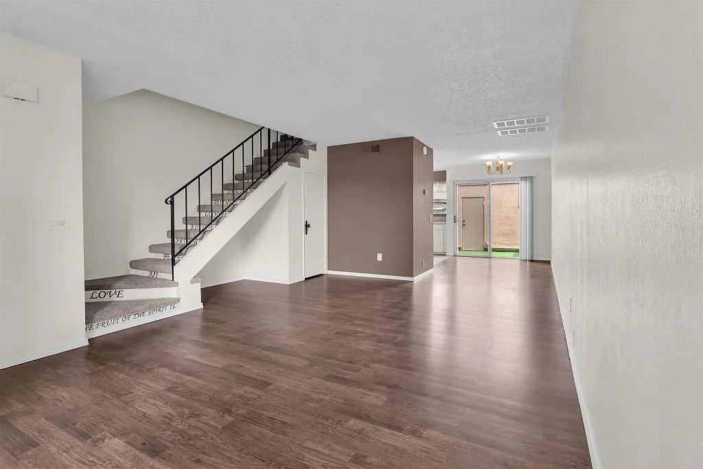 1643 Rue De Valle - Photo 5 of 32