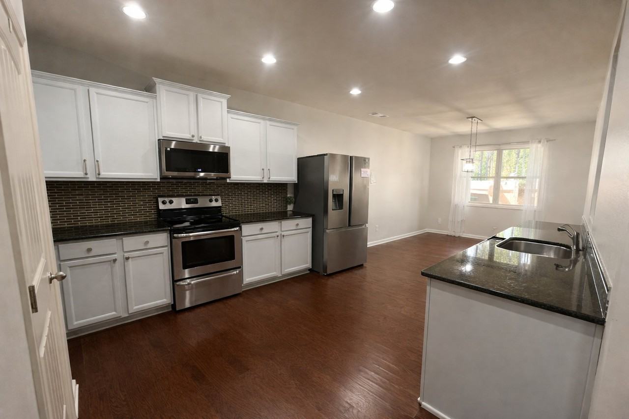 204 Madison Ave - Photo 4 of 17