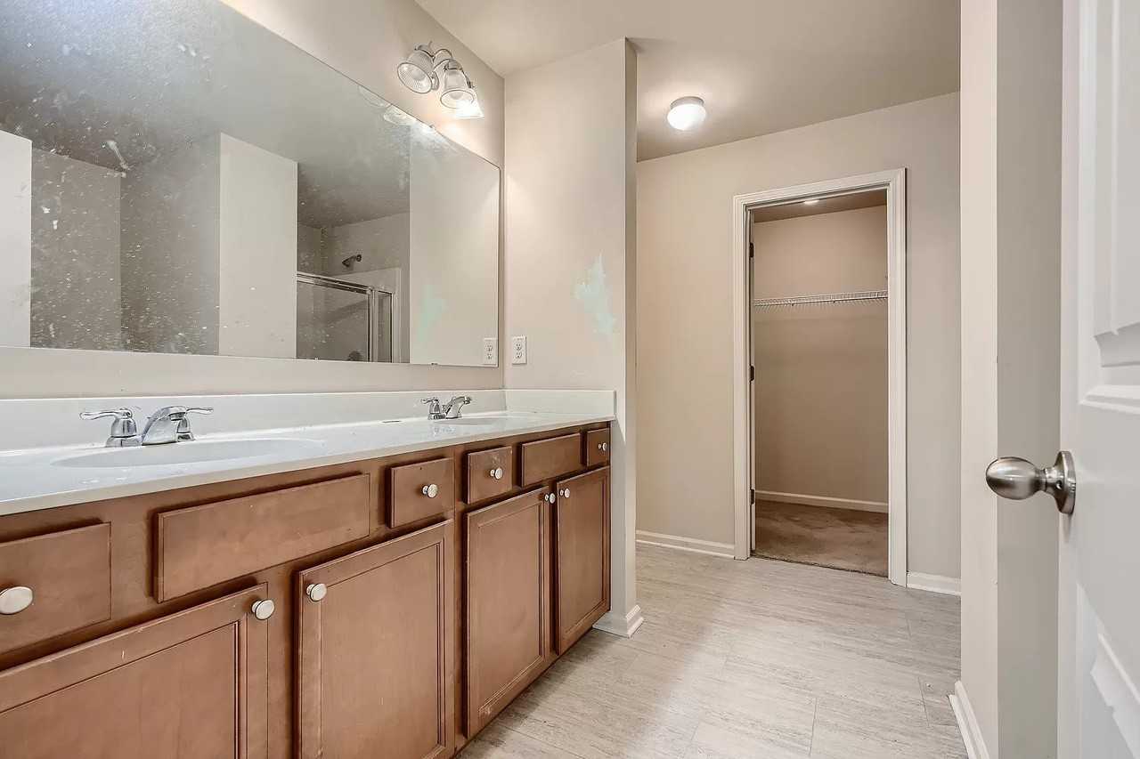 204 Madison Ave - Photo 6 of 17