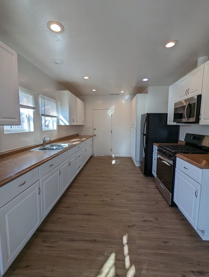4186 Myrtle Ave - Photo 2 of 16