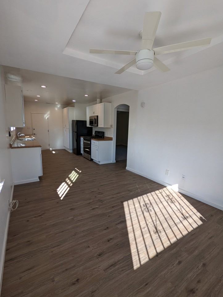 4186 Myrtle Ave - Photo 4 of 16