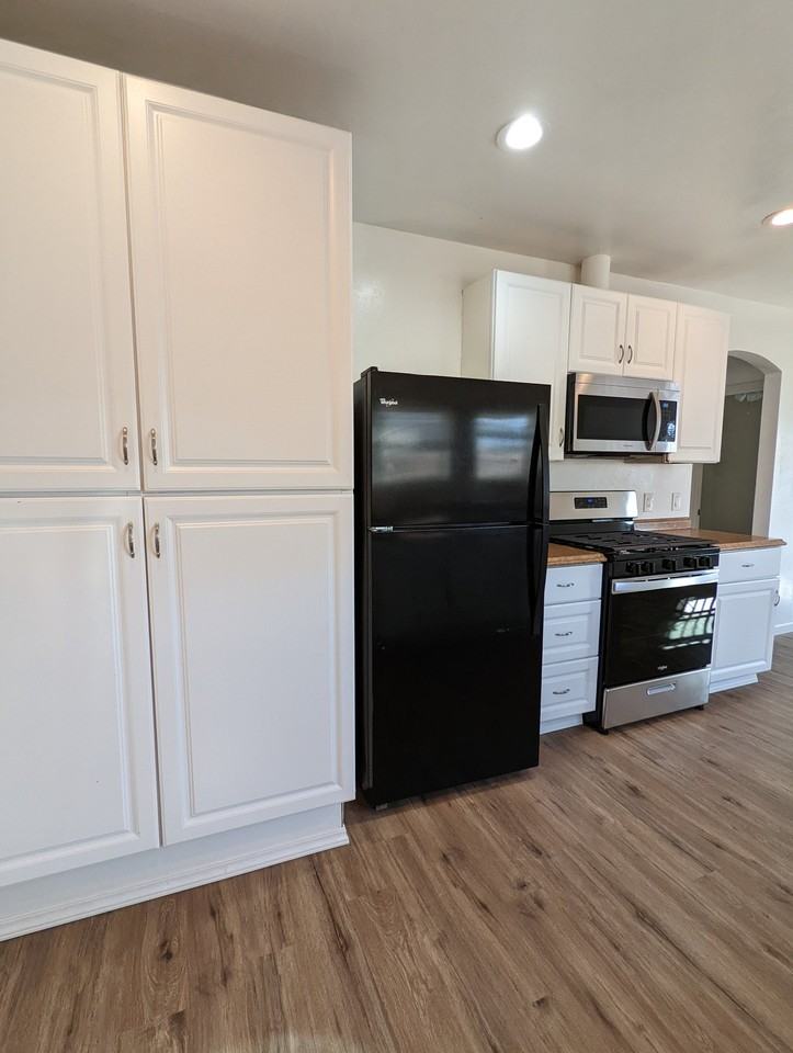 4186 Myrtle Ave - Photo 5 of 16