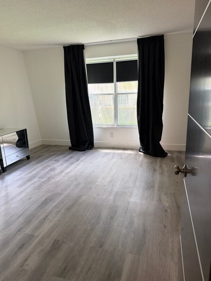 200 Saint Andrews Blvd #1607 - Photo 6 of 13