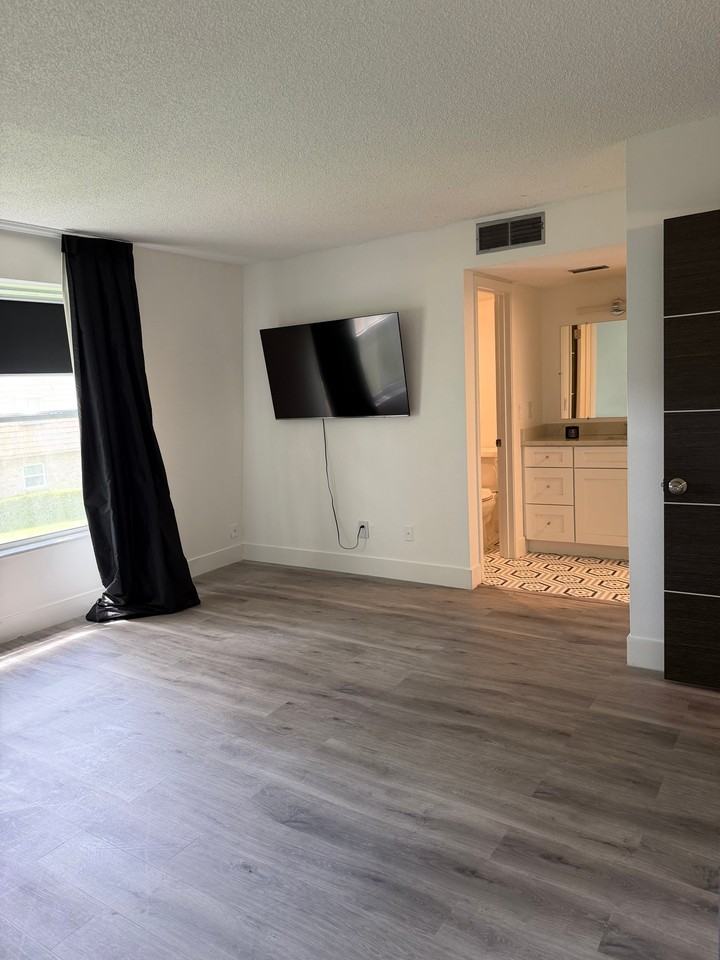 200 Saint Andrews Blvd #1607 - Photo 7 of 13