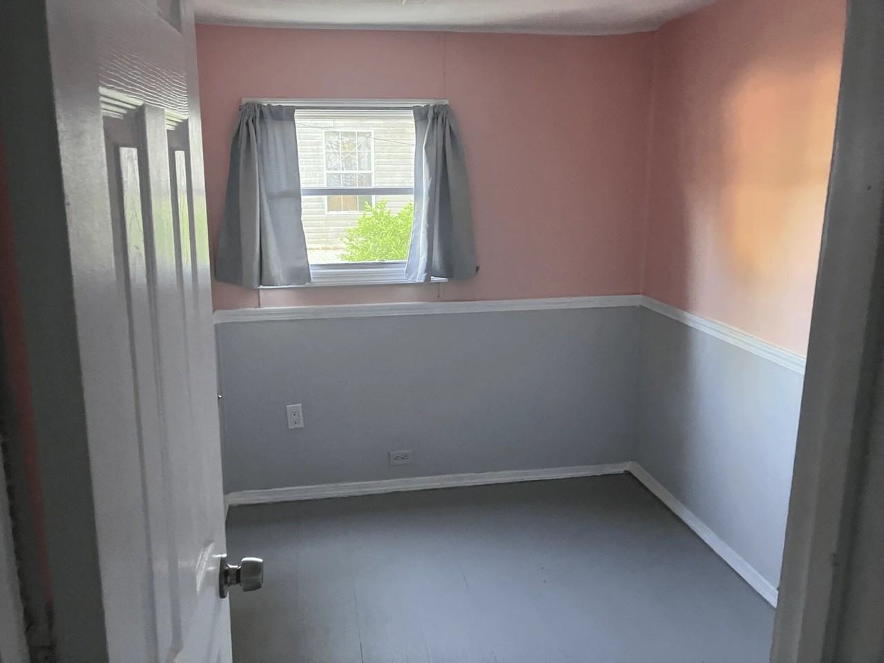 5221 Statler Ave - Photo 4 of 11