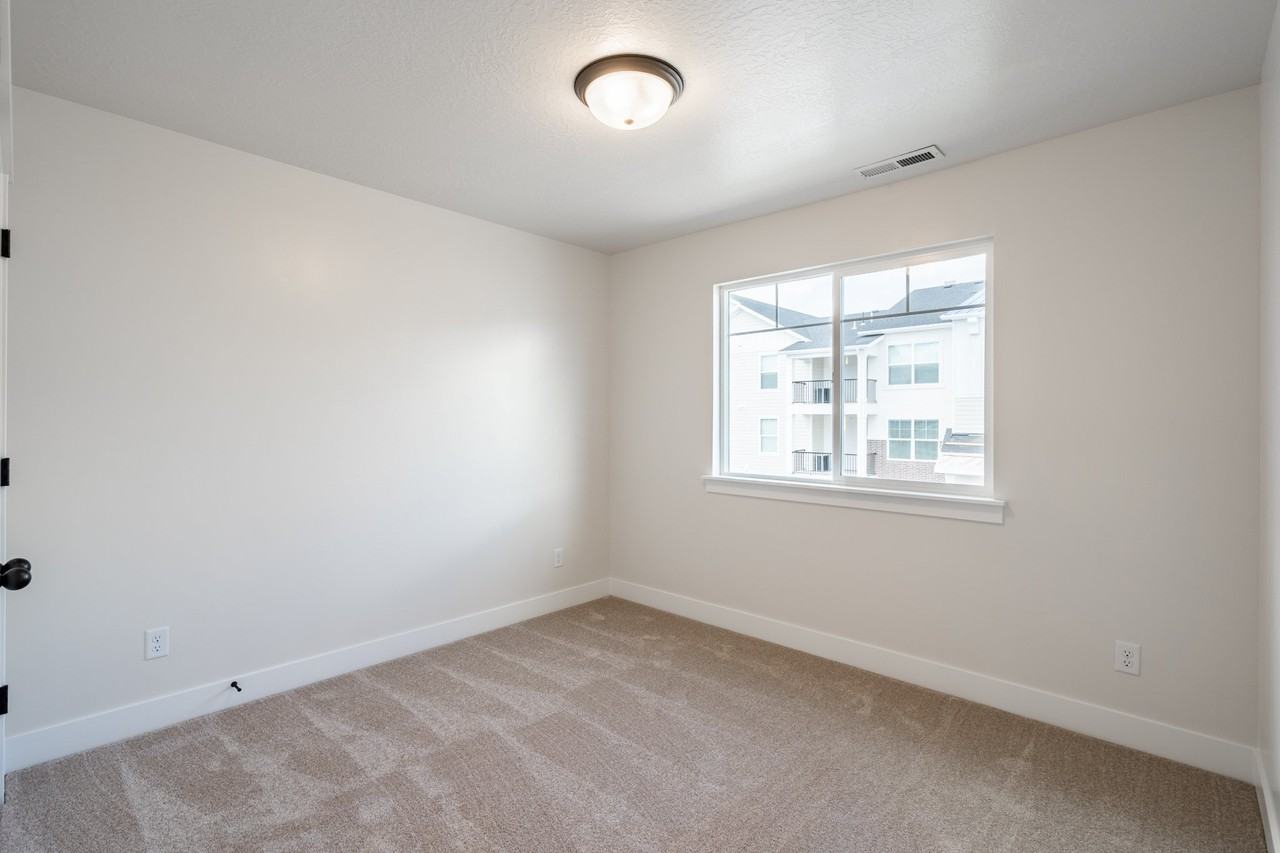 1328 N Sage Dr - Photo 7 of 14