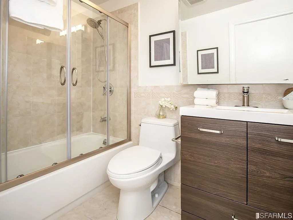 240 Lombard St #636 - Photo 3 of 8