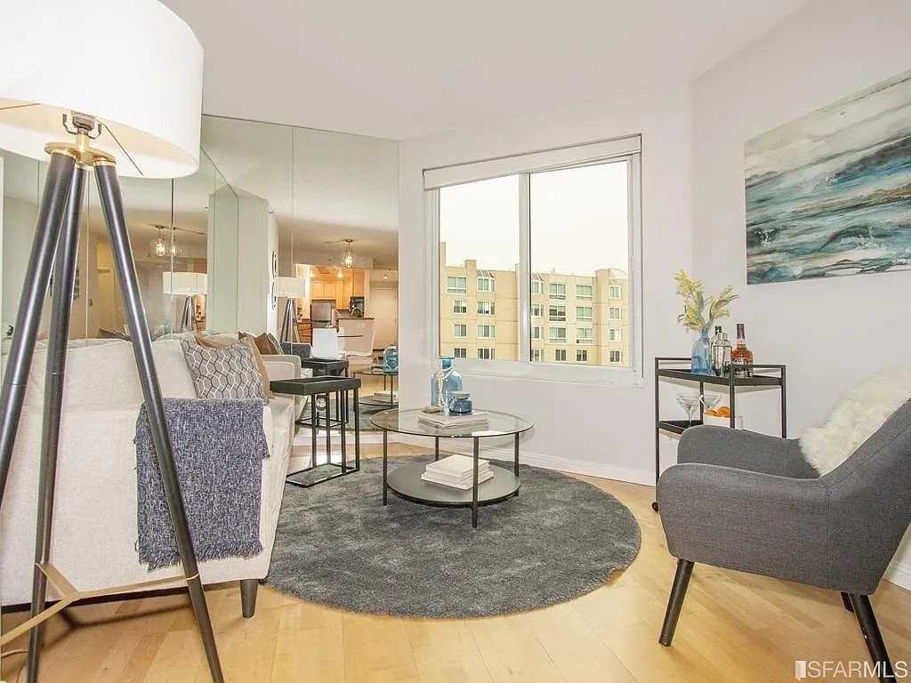 240 Lombard St #636 - Photo 5 of 8