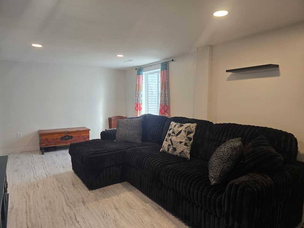 1110 S Mill St - Photo 6 of 12