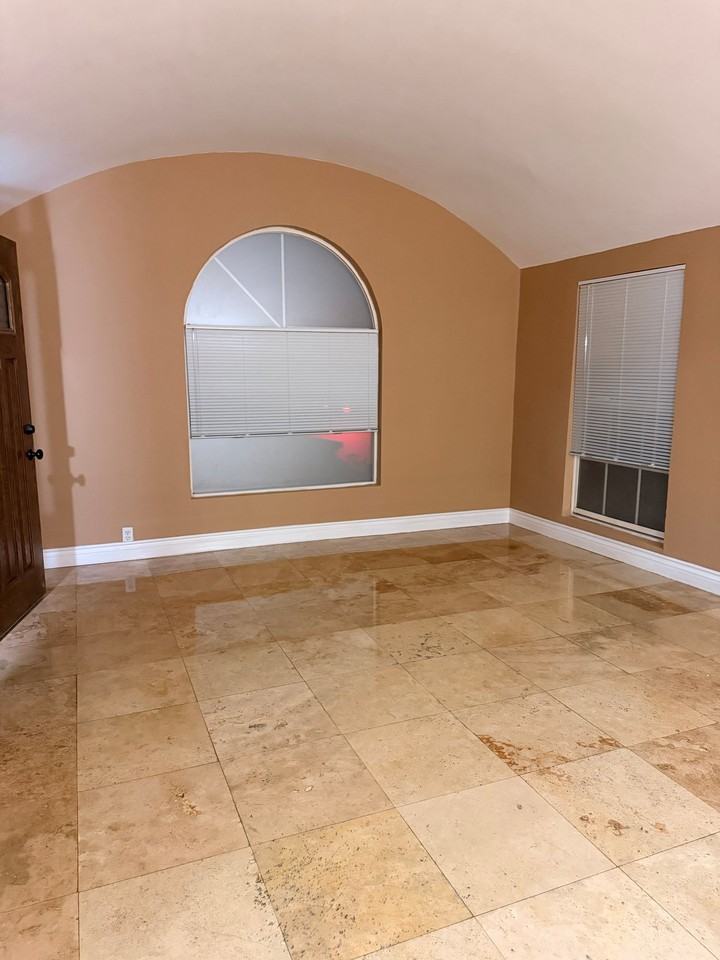 7923 Morton Ave - Photo 3 of 19