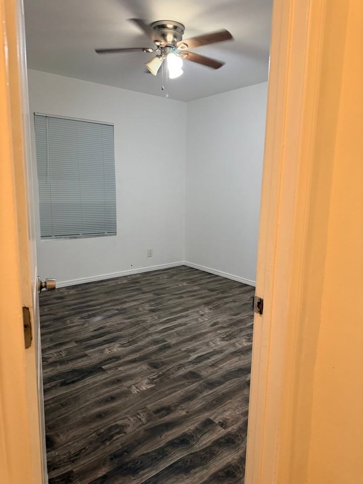 7923 Morton Ave - Photo 5 of 19