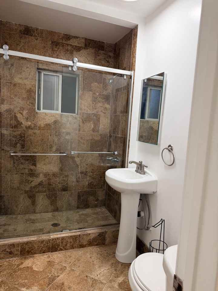 7923 Morton Ave - Photo 6 of 19