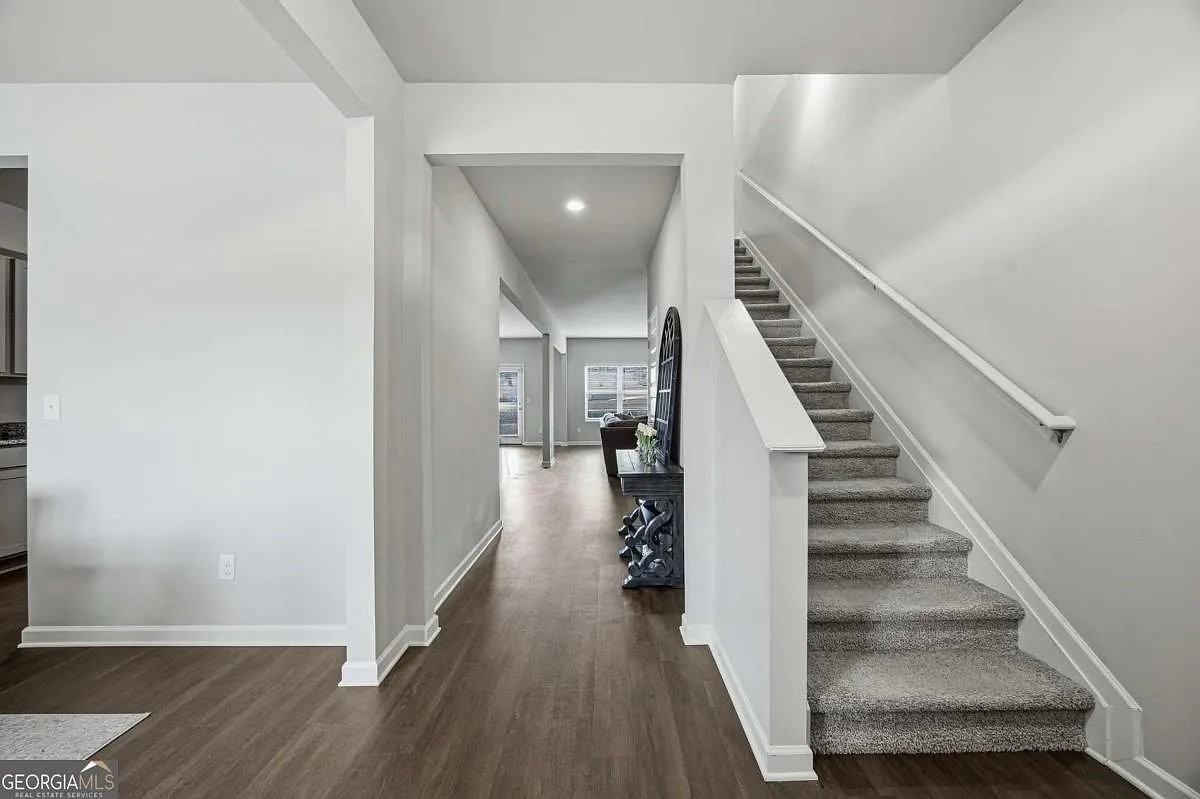 933 Nandina Ln - Photo 2 of 26