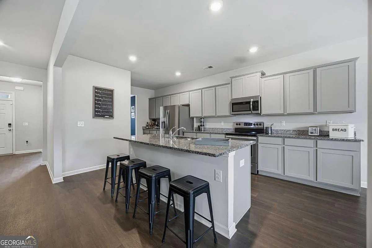 933 Nandina Ln - Photo 4 of 26
