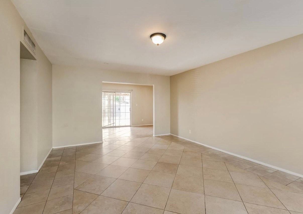 3153 N 64th Dr - Photo 4 of 12