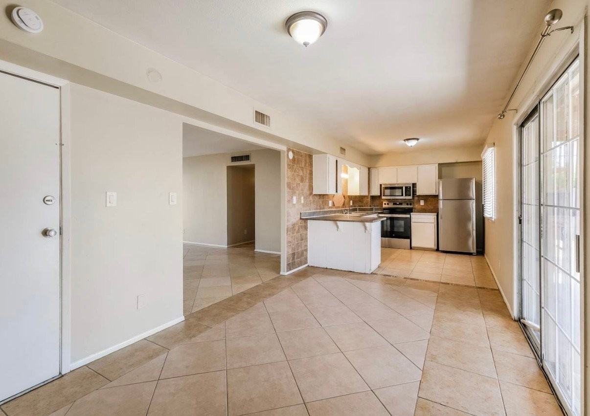 3153 N 64th Dr - Photo 6 of 12