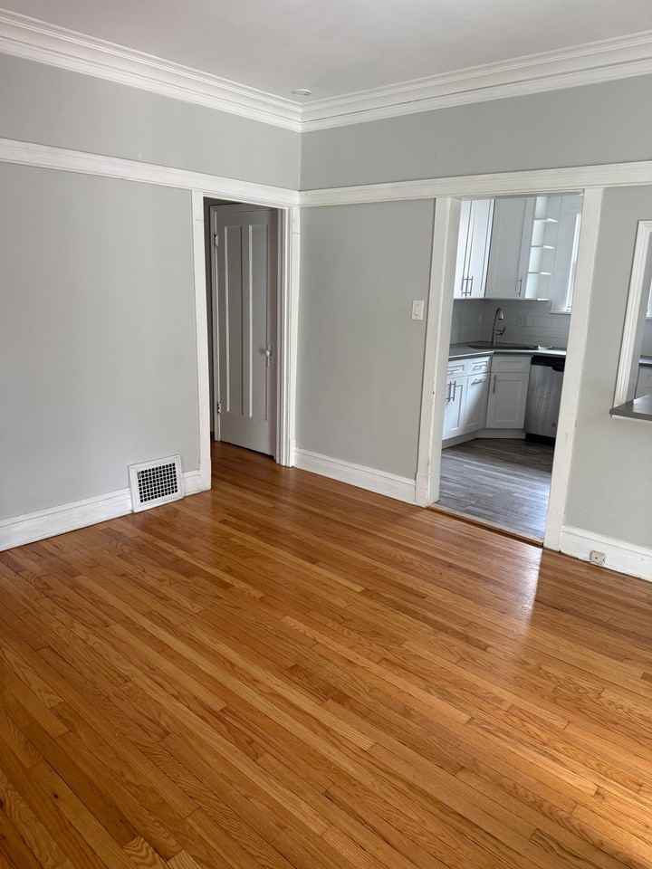 2439 W Byron St - Photo 2 of 7