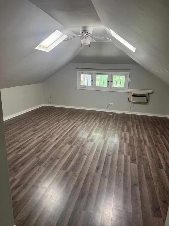 2439 W Byron St - Photo 5 of 7