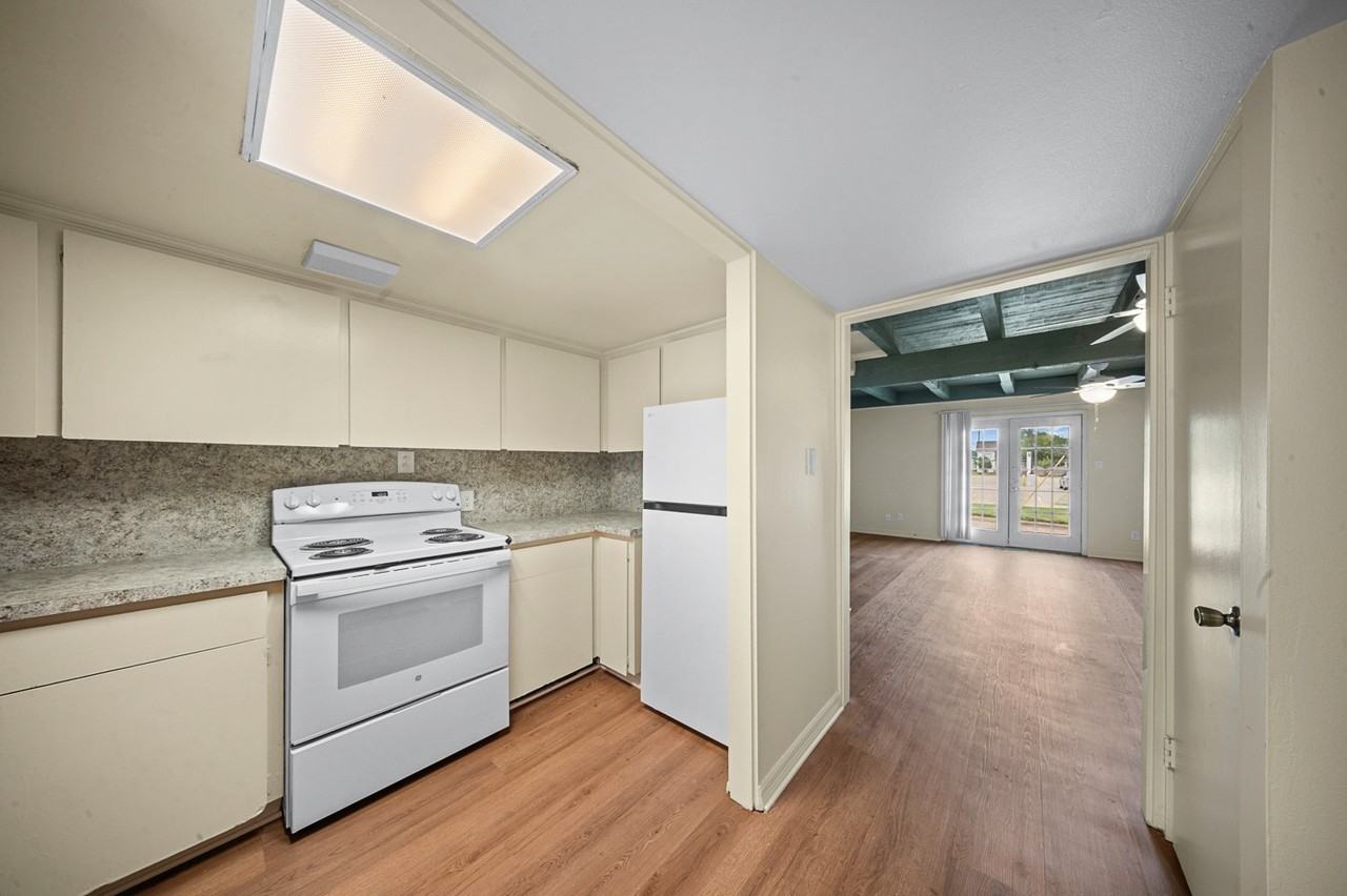 208 E Starr Ave #1 - Photo 2 of 15