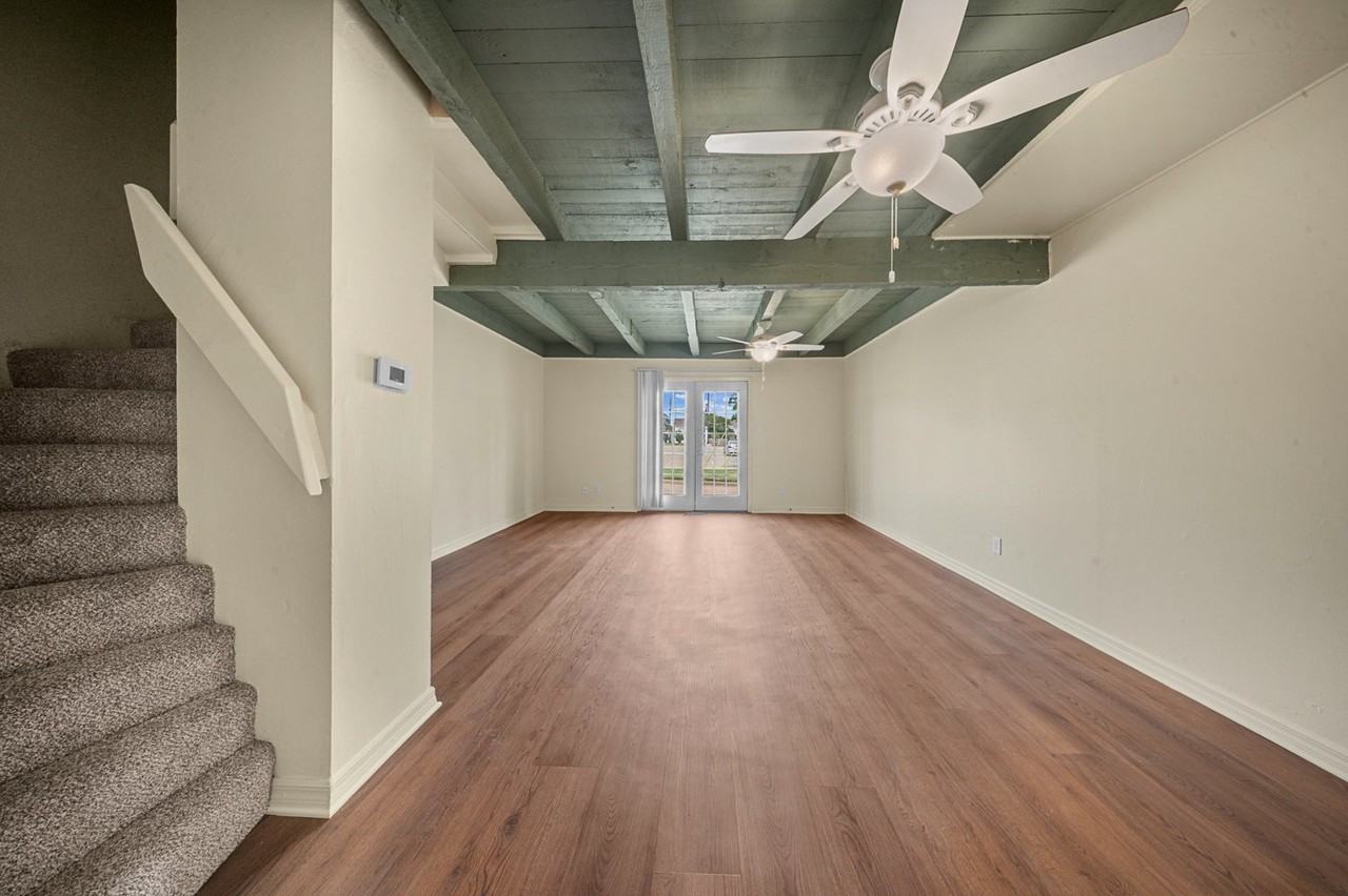 208 E Starr Ave #1 - Photo 4 of 15