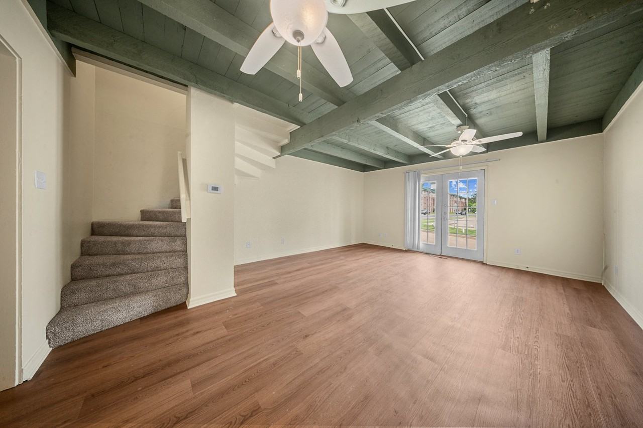 208 E Starr Ave #1 - Photo 5 of 15