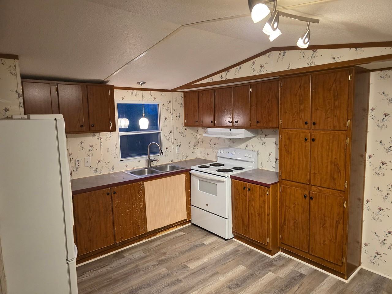 90 Bud Rd - Photo 2 of 8