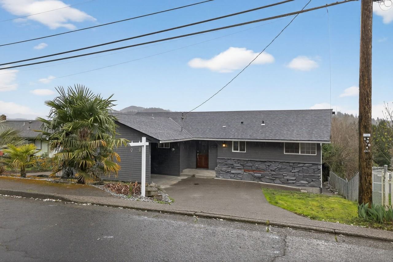 2404 Bloyd St - Photo 2 of 31