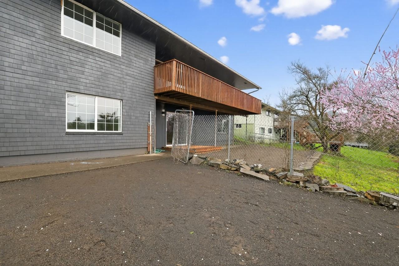 2404 Bloyd St - Photo 5 of 31