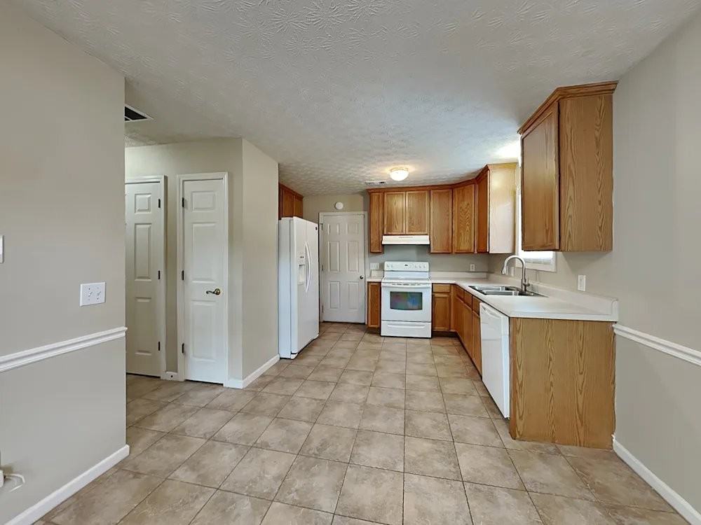 11 Tara Ct - Photo 5 of 13