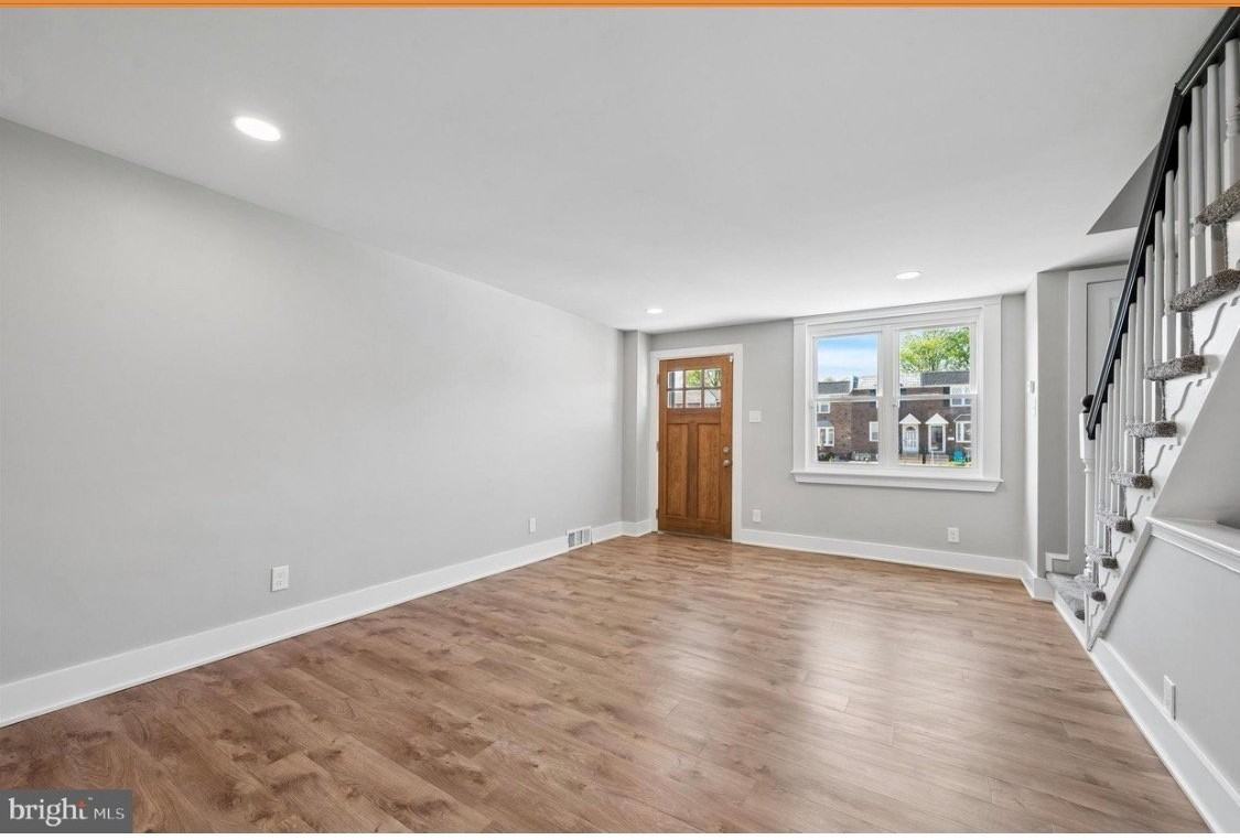 306 Pine St - Photo 4 of 9