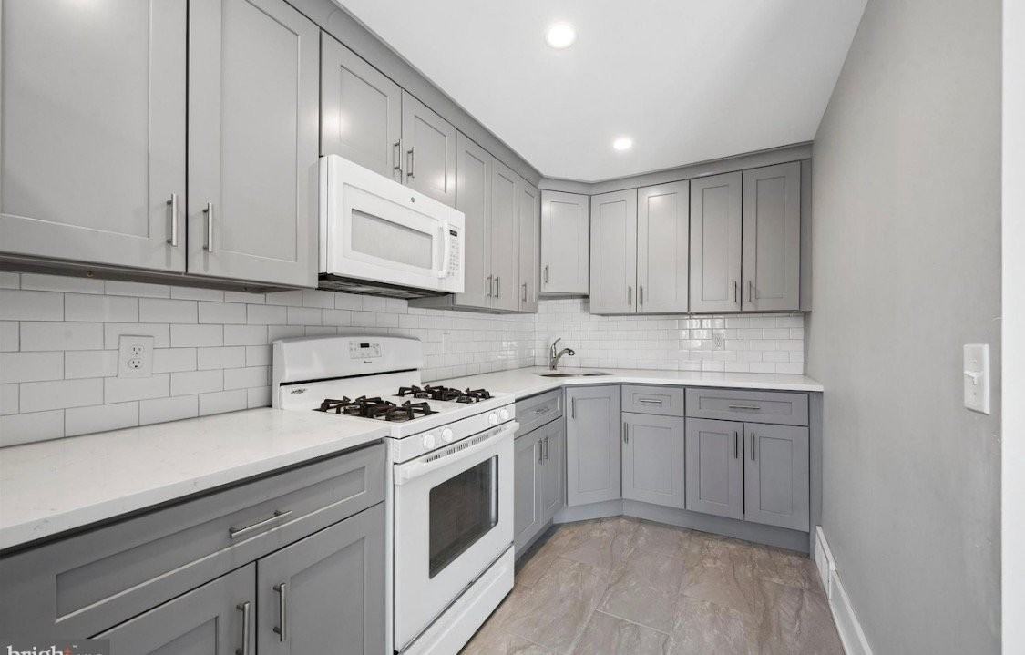306 Pine St - Photo 7 of 9