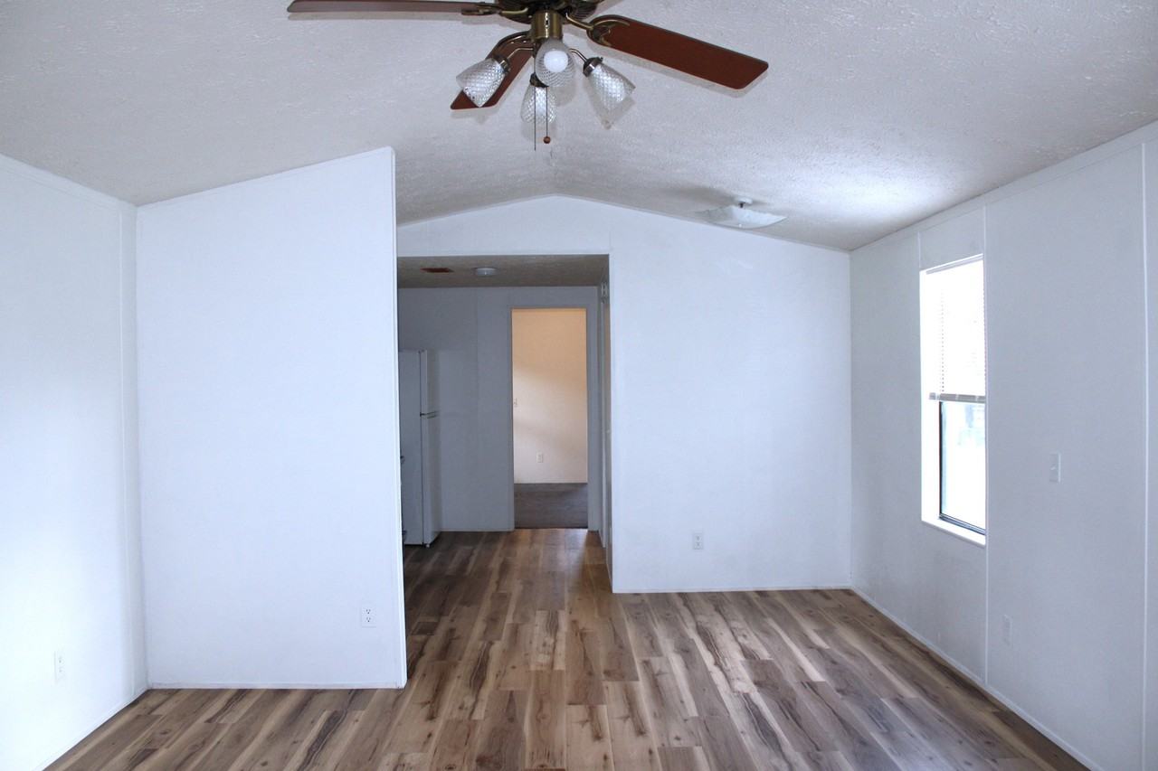 5954 Skokie Rd - Photo 3 of 15