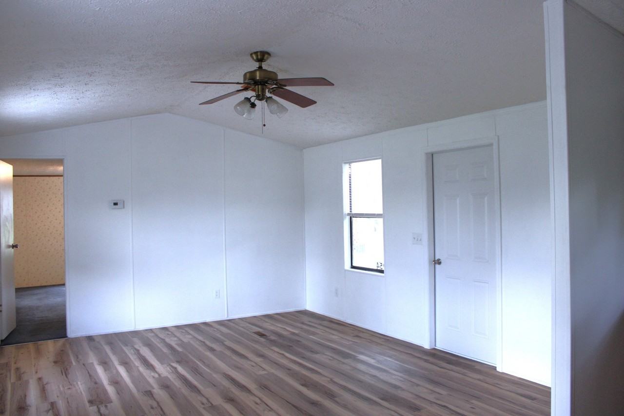 5954 Skokie Rd - Photo 4 of 15