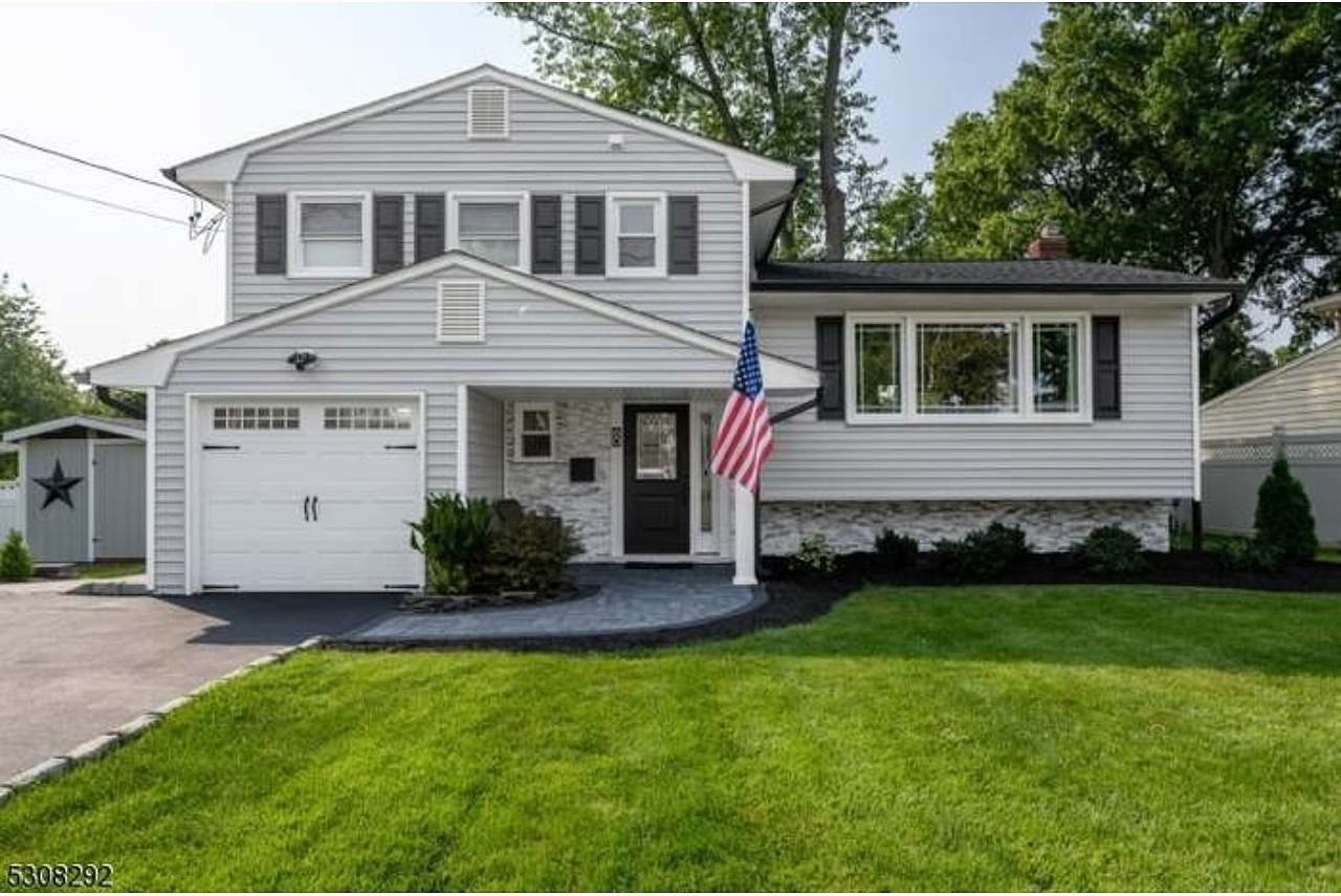 60 Kenneth Pl