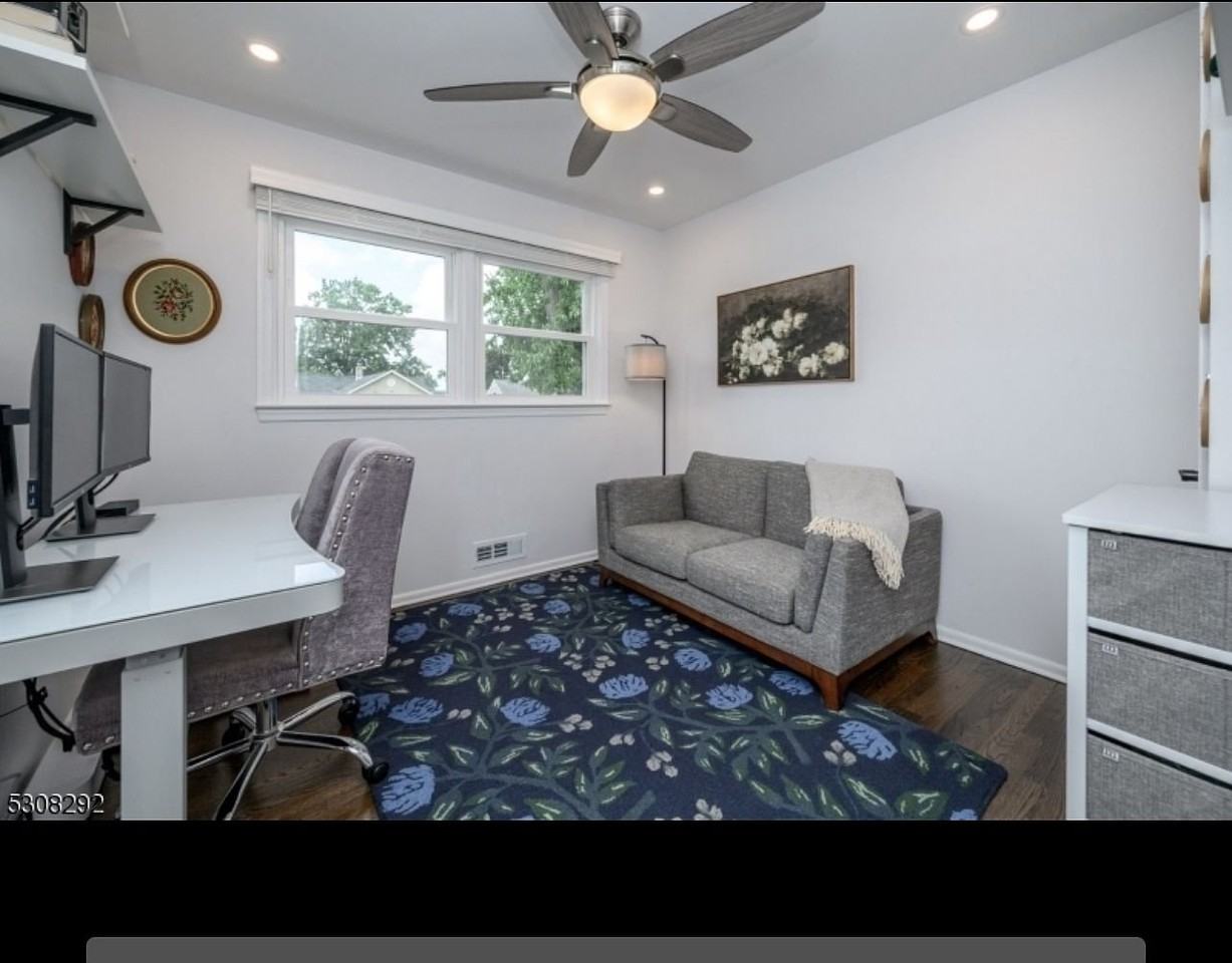 60 Kenneth Pl - Photo 4 of 5