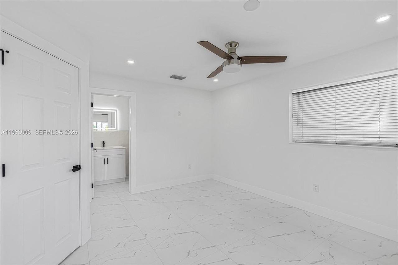 2901 Sw 92nd Ave - Photo 3 of 8