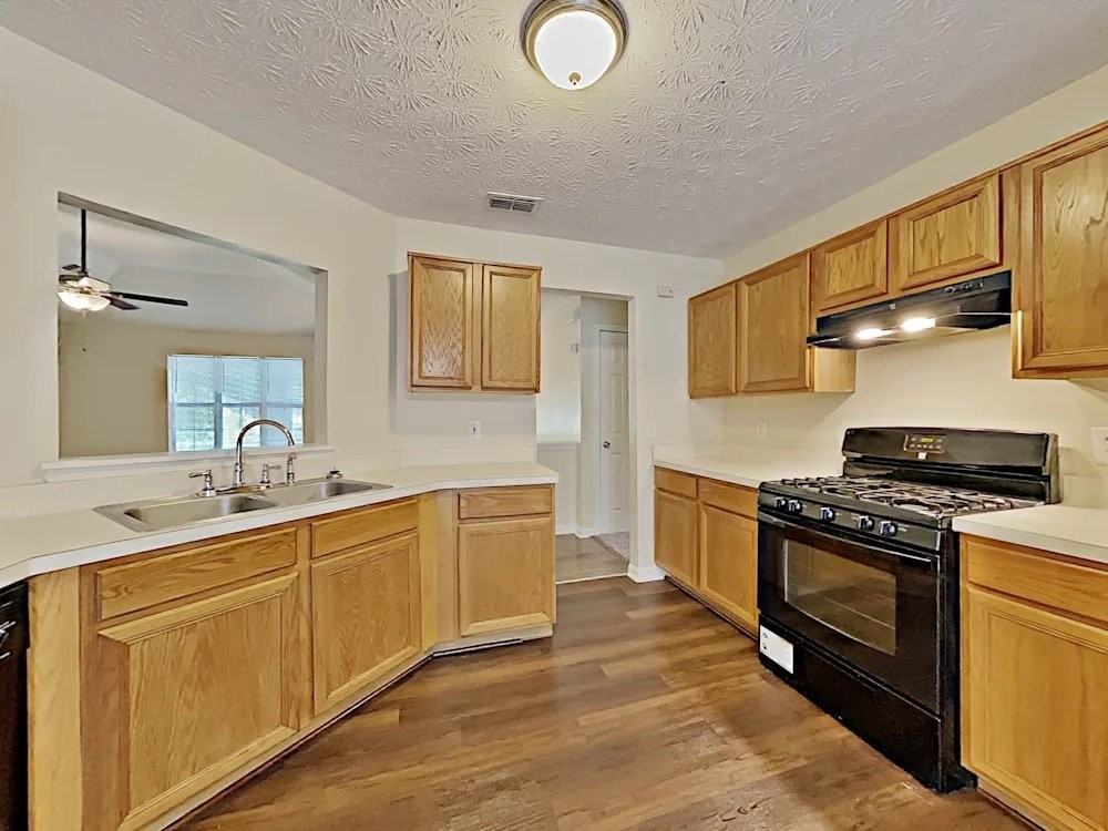 275 Promenade Way Sw - Photo 2 of 6