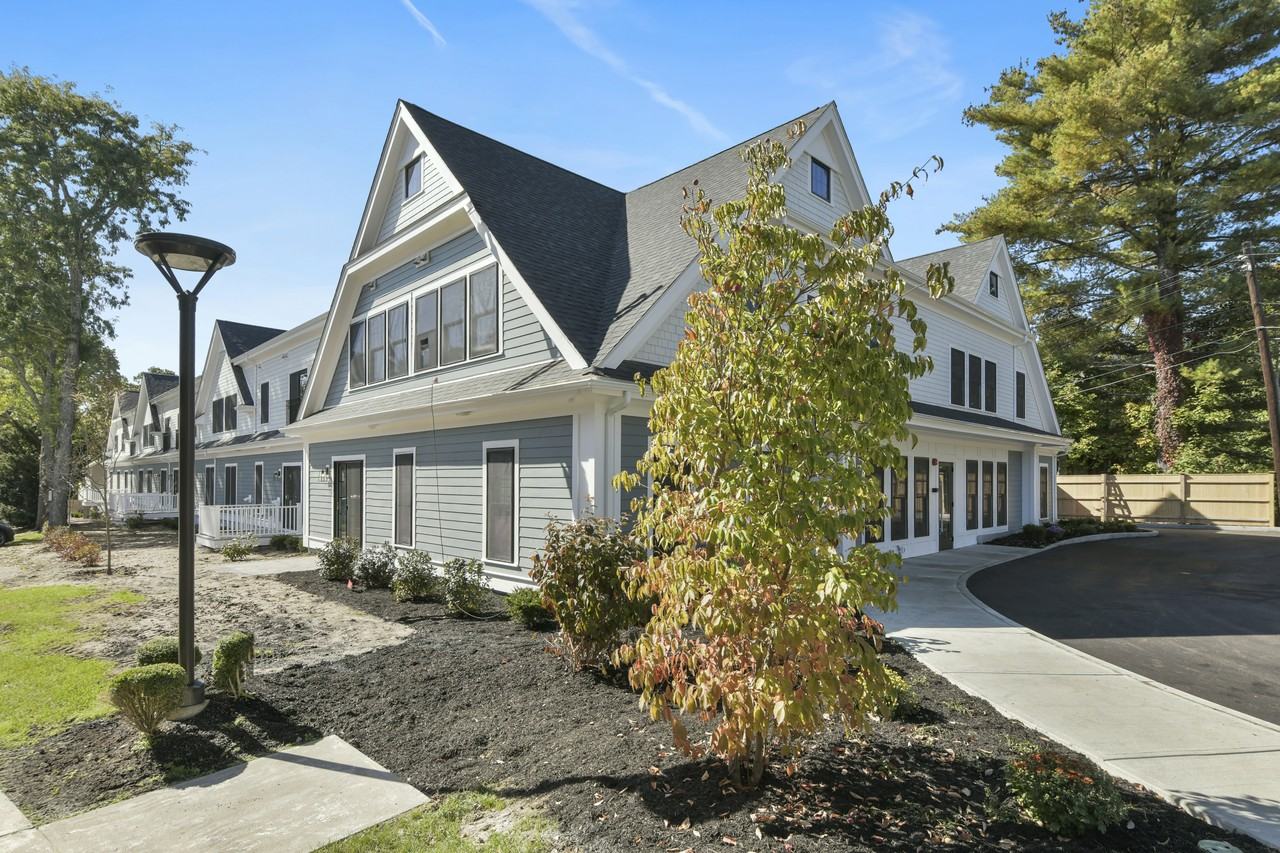 1180 Great Plain Ave #104 - Photo 3 of 28