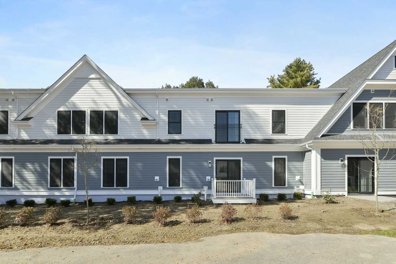 1180 Great Plain Ave #104 - Photo 4 of 28