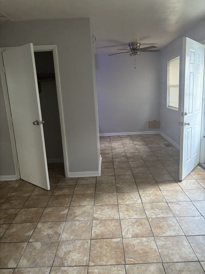 1818 Suman Ave #B - Photo 2 of 4