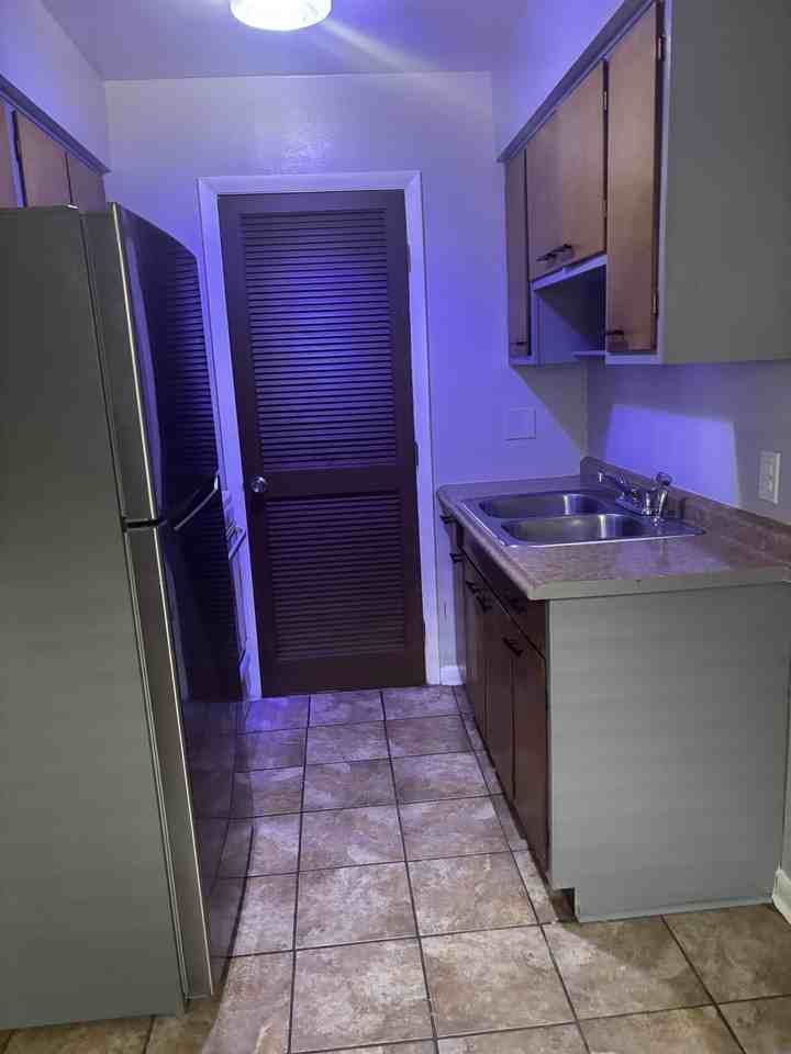 1818 Suman Ave #B - Photo 3 of 4