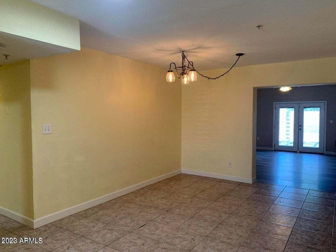 557 S Sunwood Cir - Photo 2 of 22