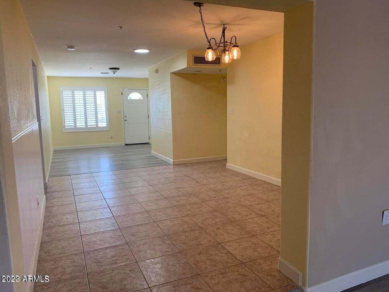 557 S Sunwood Cir - Photo 3 of 22