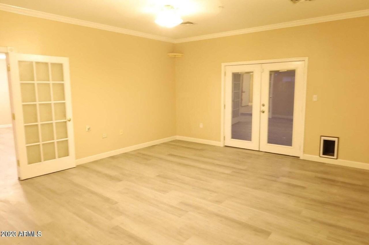 557 S Sunwood Cir - Photo 4 of 22