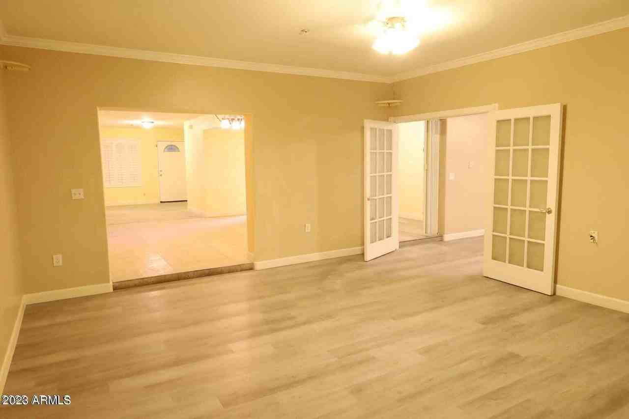 557 S Sunwood Cir - Photo 5 of 22
