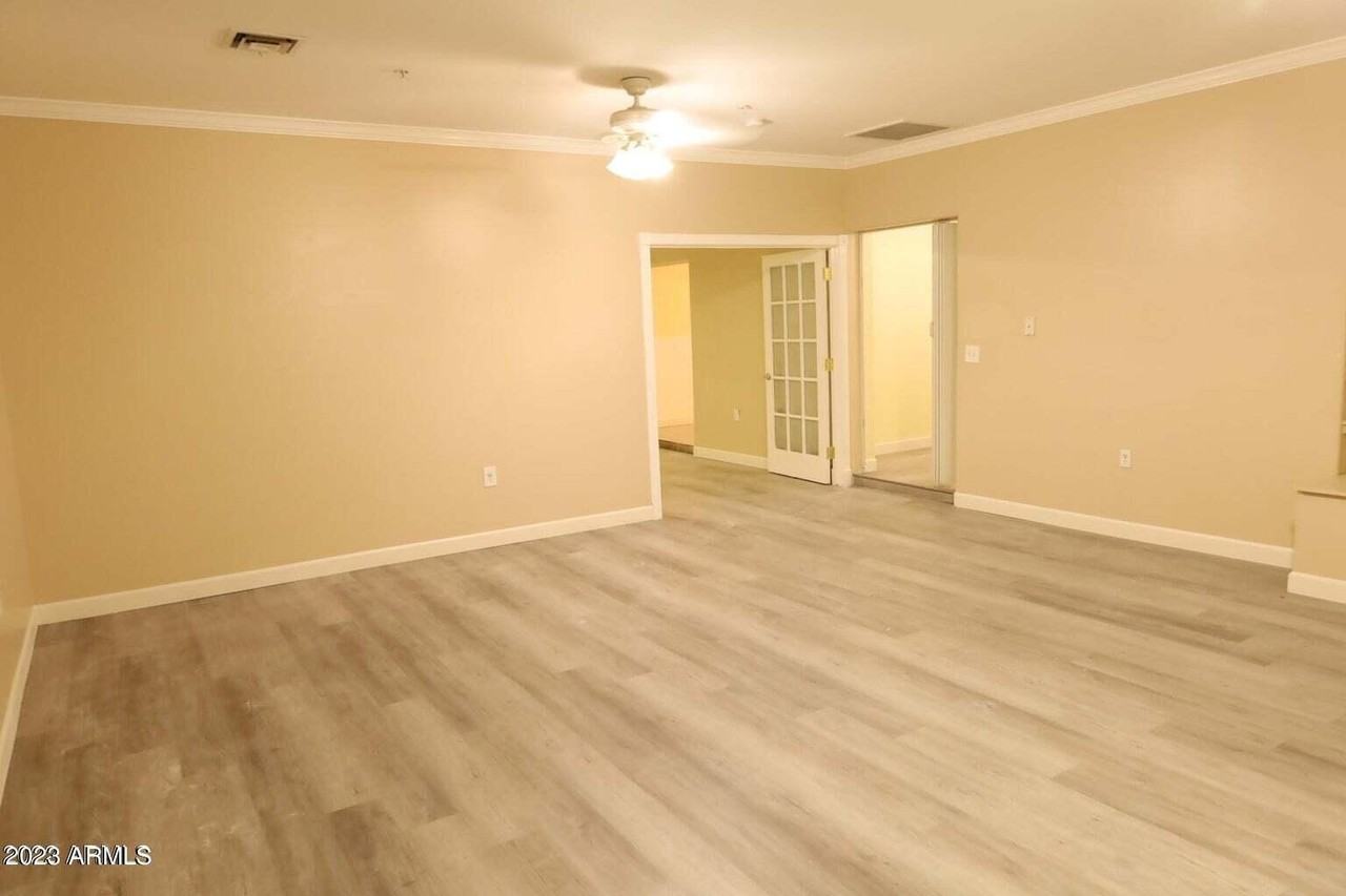 557 S Sunwood Cir - Photo 6 of 22