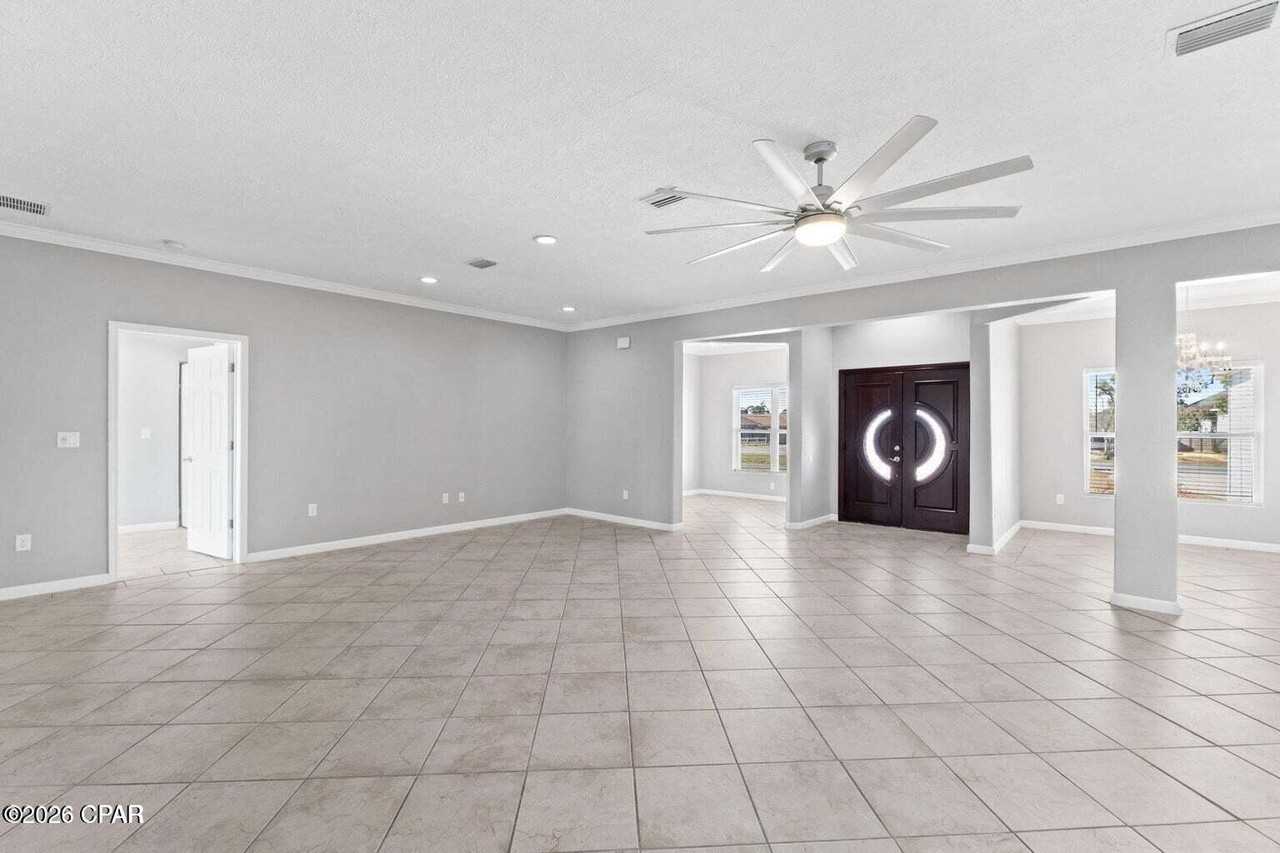 1041 Plantation Dr - Photo 2 of 19