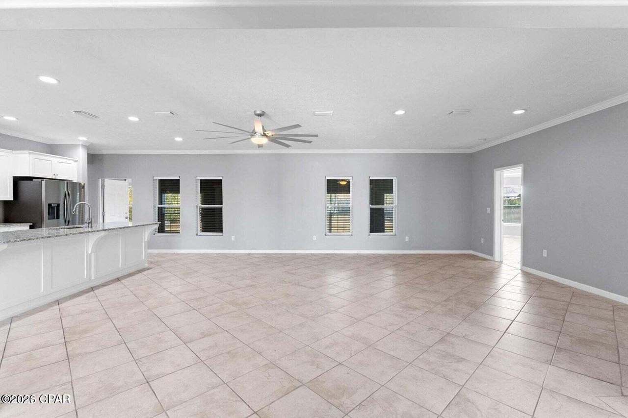 1041 Plantation Dr - Photo 5 of 19