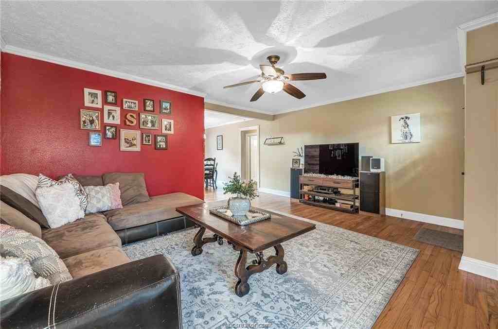1414 E 29th St - Photo 5 of 21